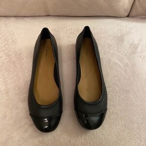 Clarks Women's Black Glossy Toe Flats